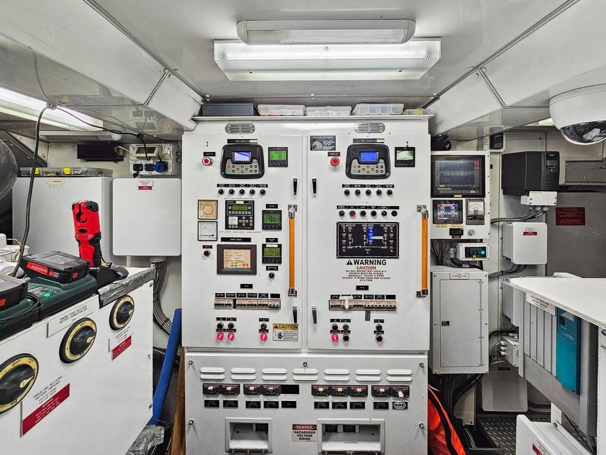 a room with machines aboard IZUMI Yacht for Sale