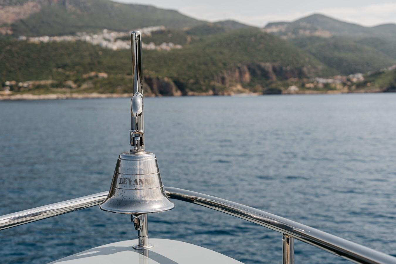 a rope on a boat aboard BERING 70 LEVANNA Yacht for Sale