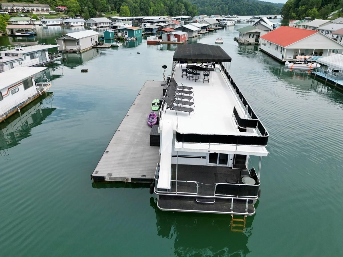 a house on a dock aboard 2012 MAJESTIC 16 X 75WB HOUSEBOAT NLSD Yacht for Sale
