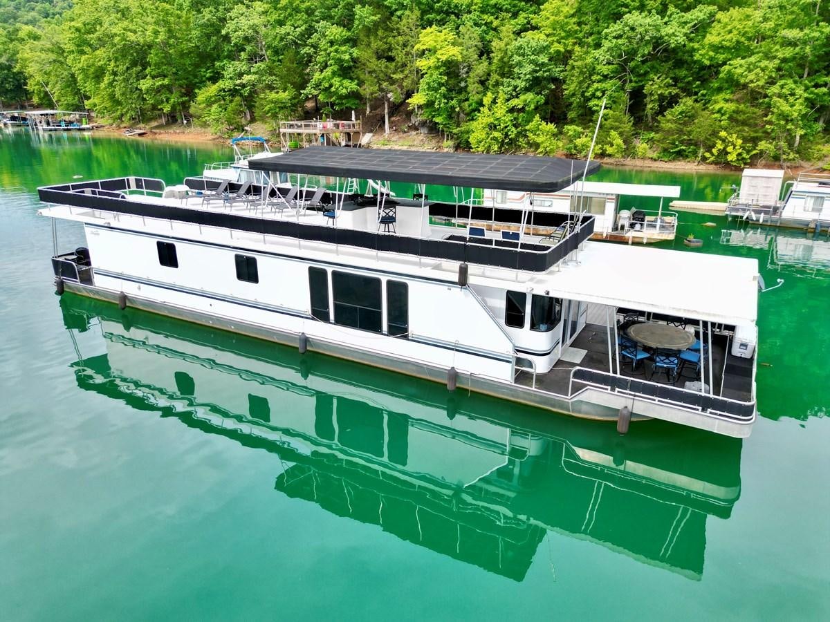 a boat docked at a pier aboard 2012 MAJESTIC 16 X 75WB HOUSEBOAT NLSD Yacht for Sale