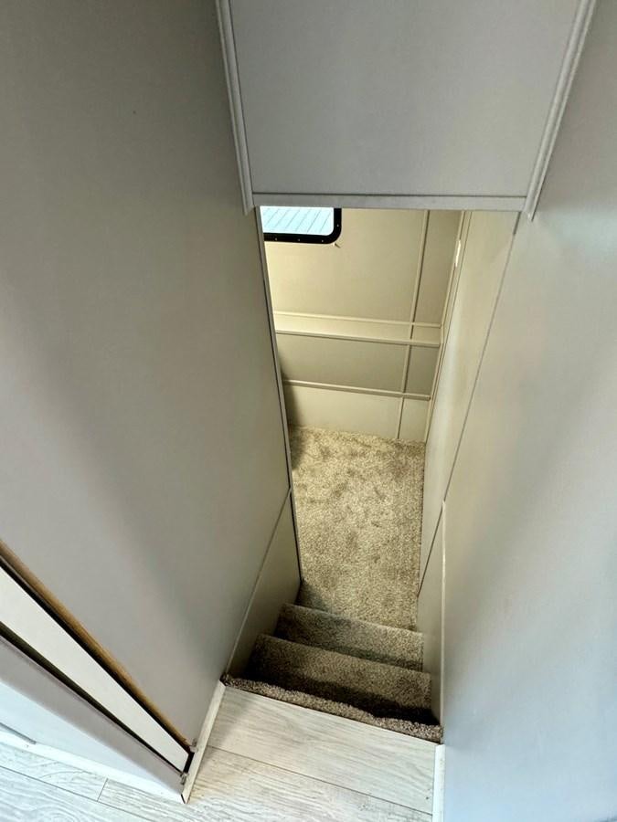 a hallway with a carpet aboard 2012 MAJESTIC 16 X 75WB HOUSEBOAT NLSD Yacht for Sale