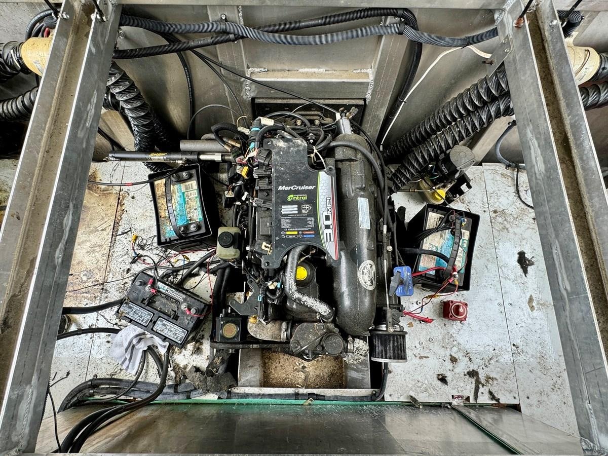 the inside of a car aboard 2012 MAJESTIC 16 X 75WB HOUSEBOAT NLSD Yacht for Sale