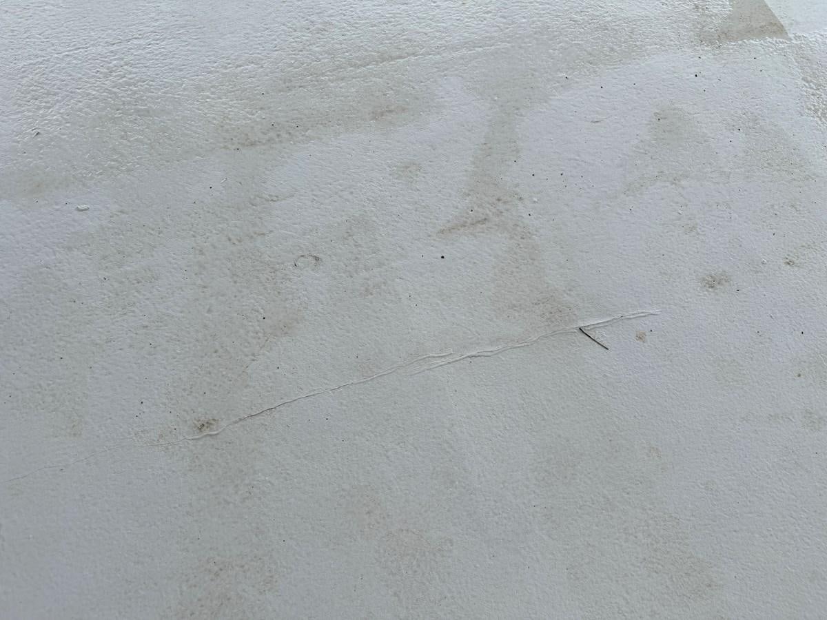 a bird's footprint in the snow aboard 2012 MAJESTIC 16 X 75WB HOUSEBOAT NLSD Yacht for Sale