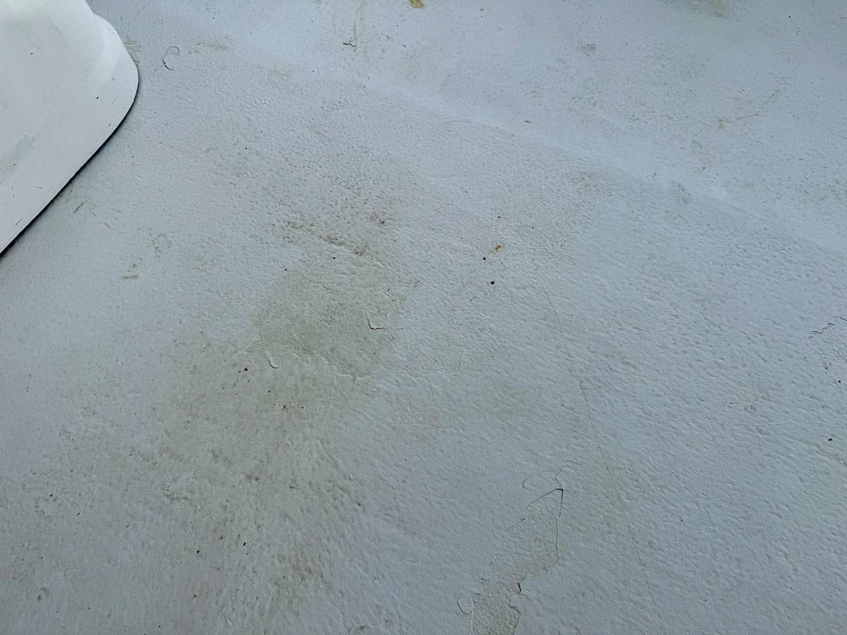 a white surface with a black line aboard 2012 MAJESTIC 16 X 75WB HOUSEBOAT NLSD Yacht for Sale