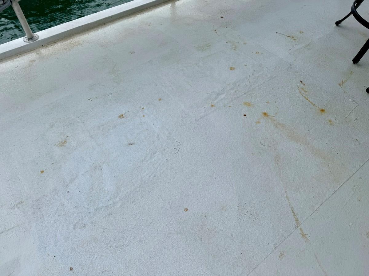 a close-up of a white surface aboard 2012 MAJESTIC 16 X 75WB HOUSEBOAT NLSD Yacht for Sale
