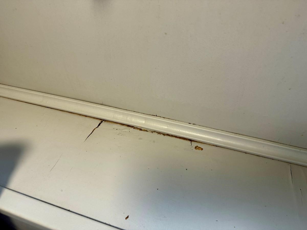 a close up of a ceiling aboard 2012 MAJESTIC 16 X 75WB HOUSEBOAT NLSD Yacht for Sale