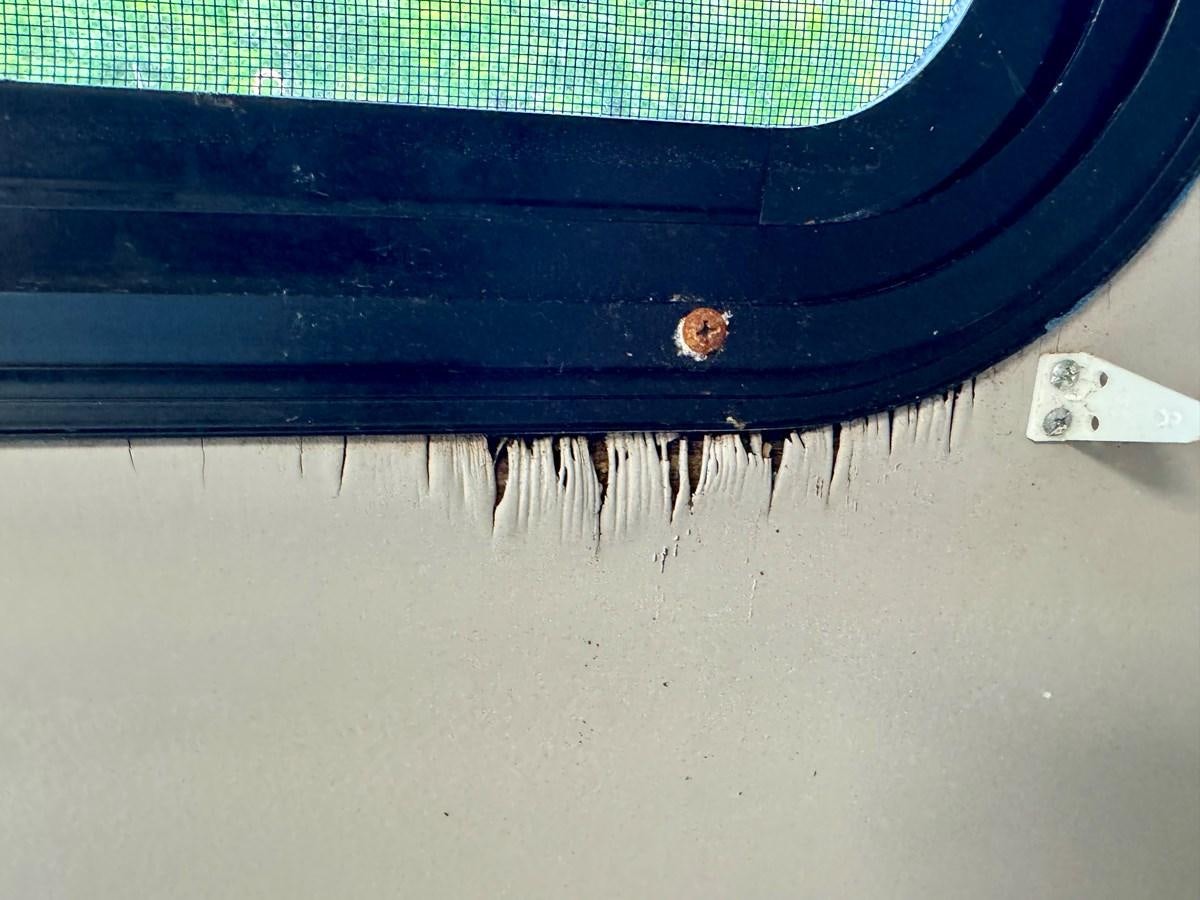 a small insect on a fabric surface aboard 2012 MAJESTIC 16 X 75WB HOUSEBOAT NLSD Yacht for Sale