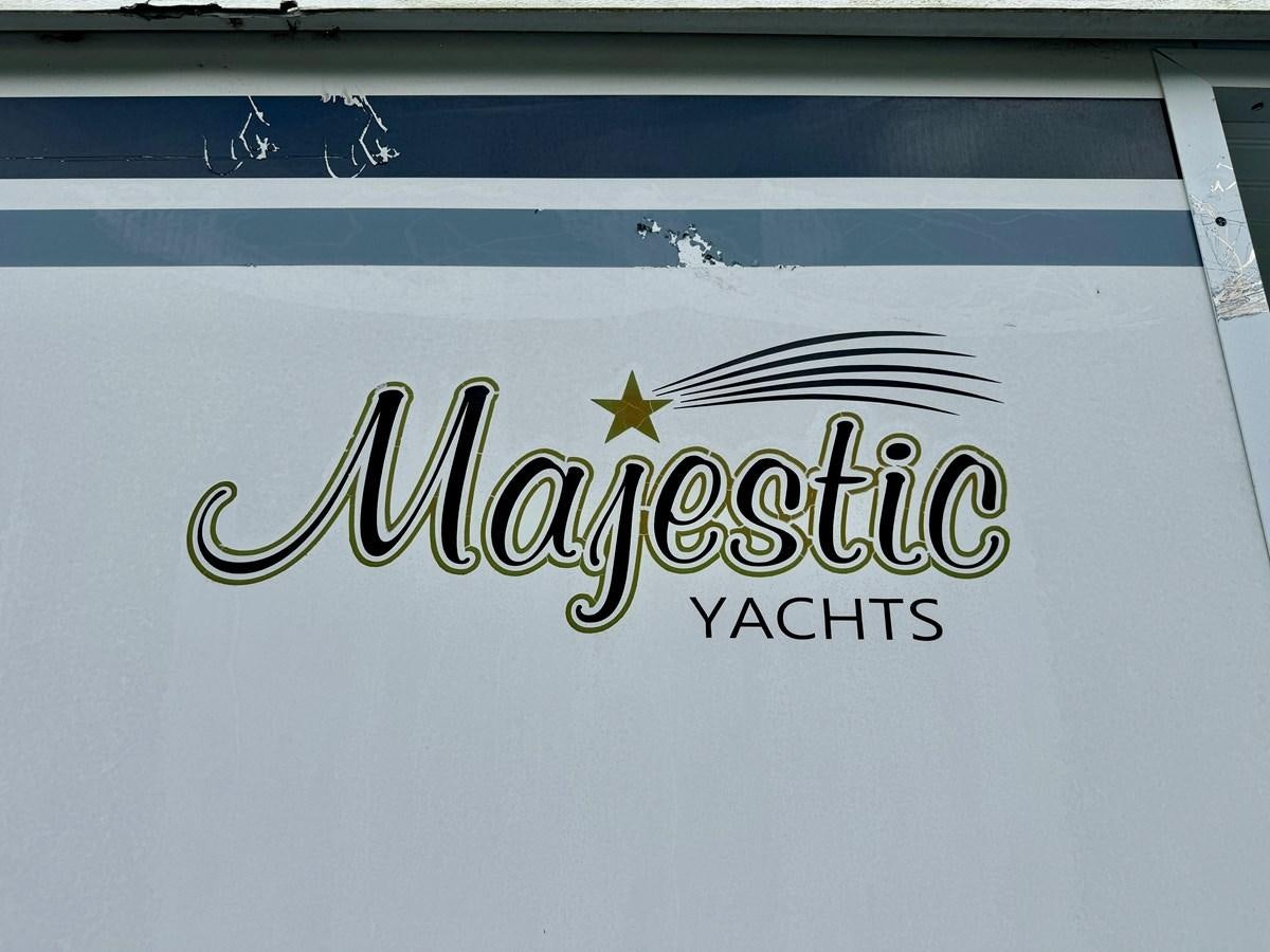 text aboard 2012 MAJESTIC 16 X 75WB HOUSEBOAT NLSD Yacht for Sale