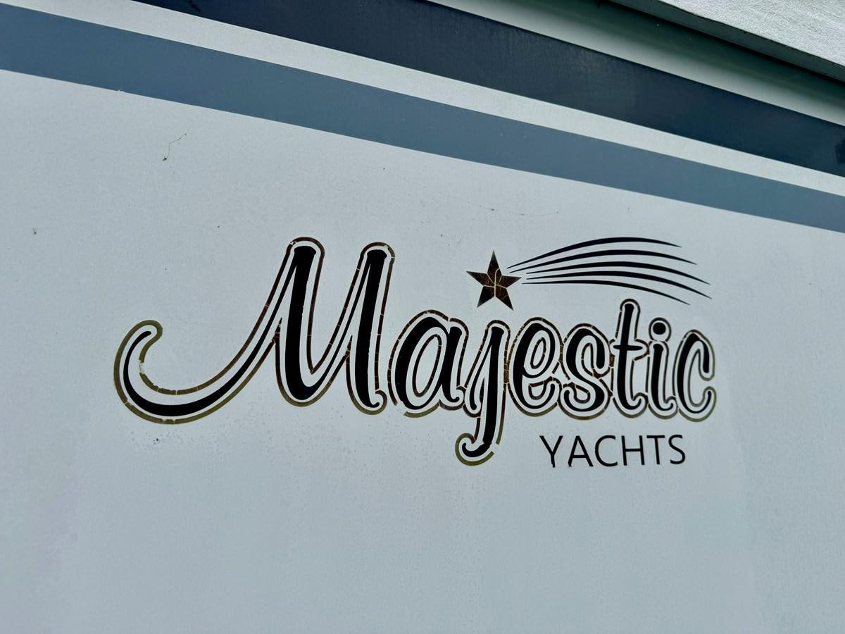 text aboard 2012 MAJESTIC 16 X 75WB HOUSEBOAT NLSD Yacht for Sale