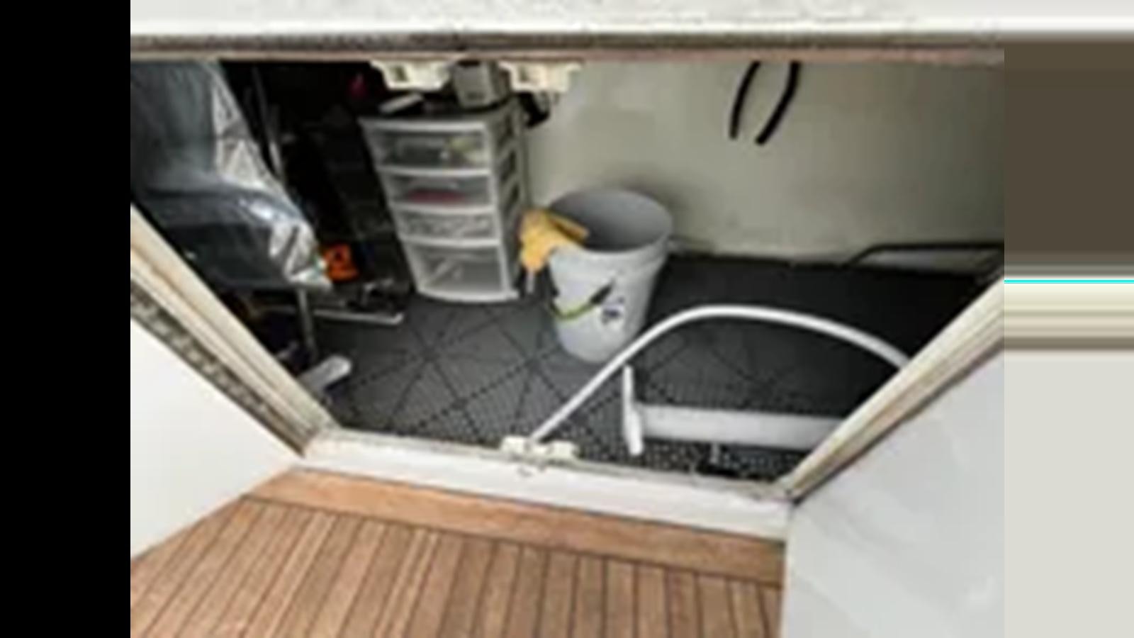 a sink with a faucet aboard 1999 HATTERAS 74 SPORT DECK MOTOR YACHT Yacht for Sale