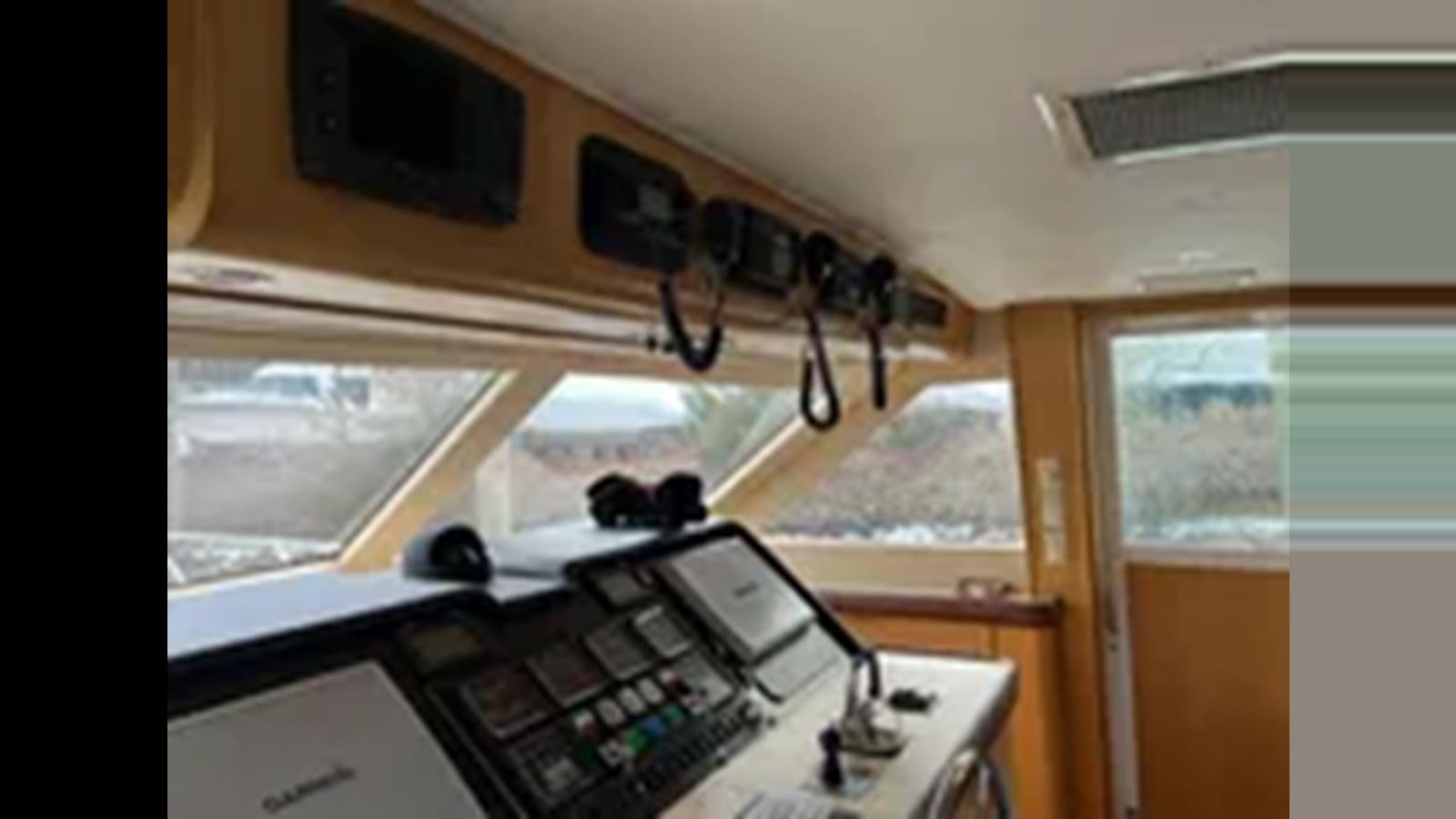 a room with a machine and a computer aboard 1999 HATTERAS 74 SPORT DECK MOTOR YACHT Yacht for Sale