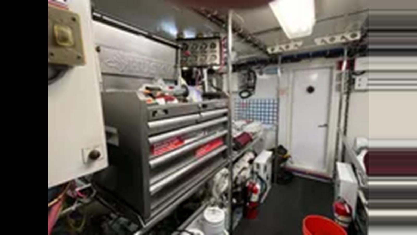 a large machine in a room aboard 1999 HATTERAS 74 SPORT DECK MOTOR YACHT Yacht for Sale