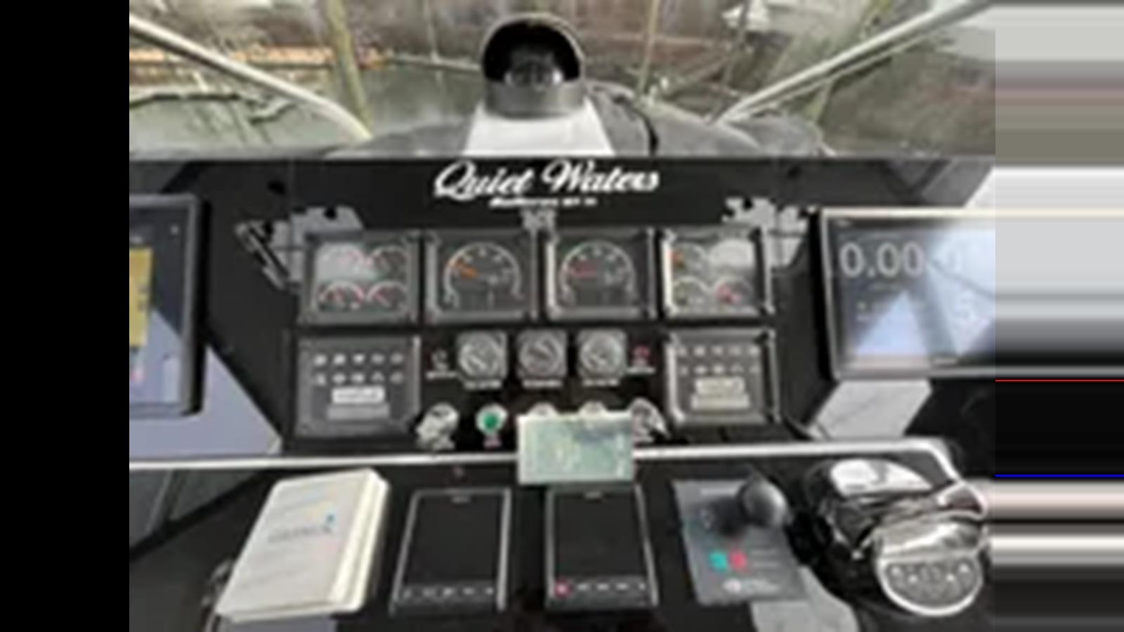 graphical user interface aboard 1999 HATTERAS 74 SPORT DECK MOTOR YACHT Yacht for Sale