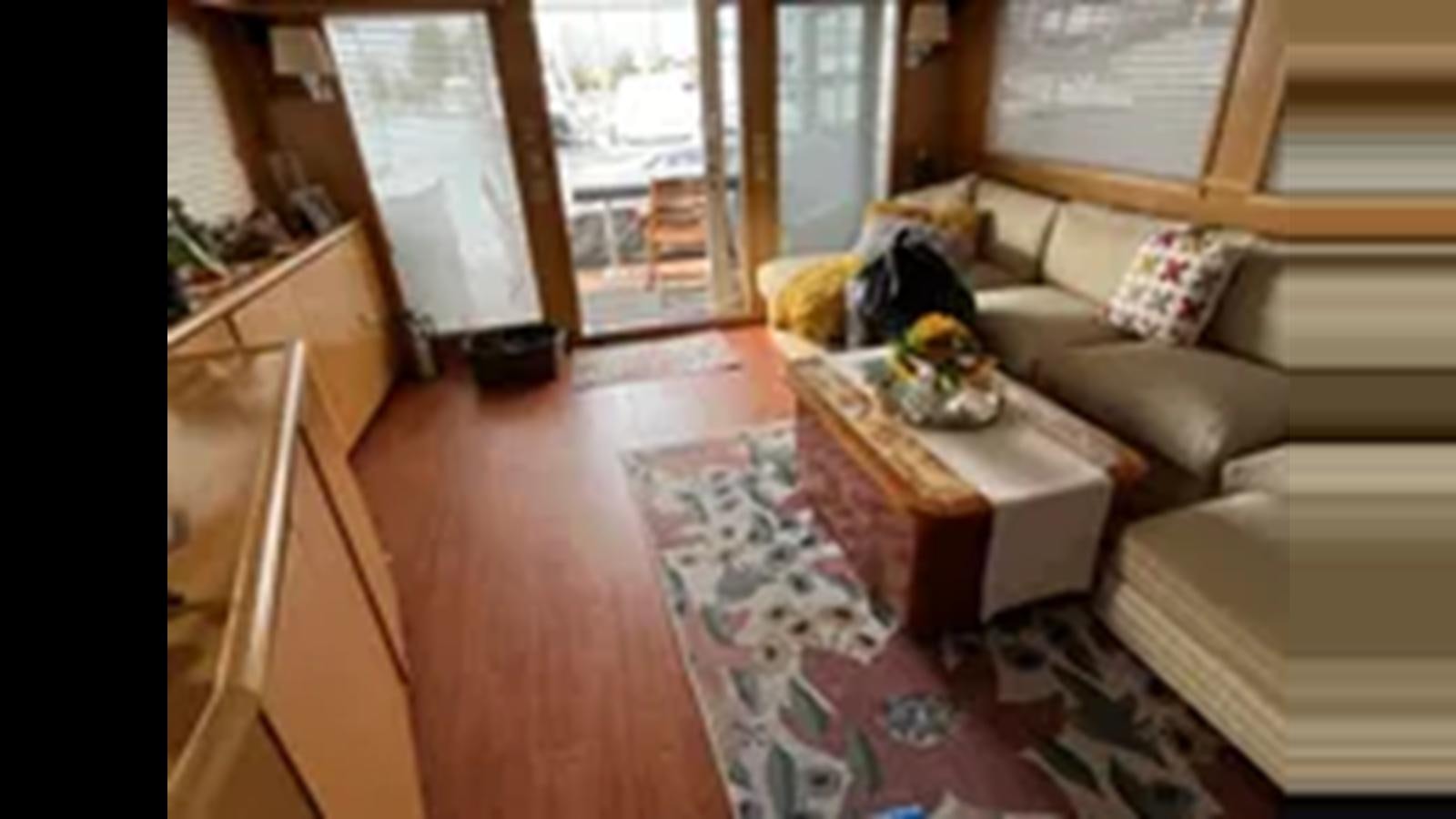a living room with a couch and a coffee table aboard 1999 HATTERAS 74 SPORT DECK MOTOR YACHT Yacht for Sale