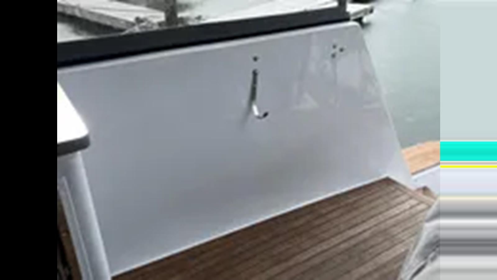 a white bathtub with a wooden railing aboard 1999 HATTERAS 74 SPORT DECK MOTOR YACHT Yacht for Sale