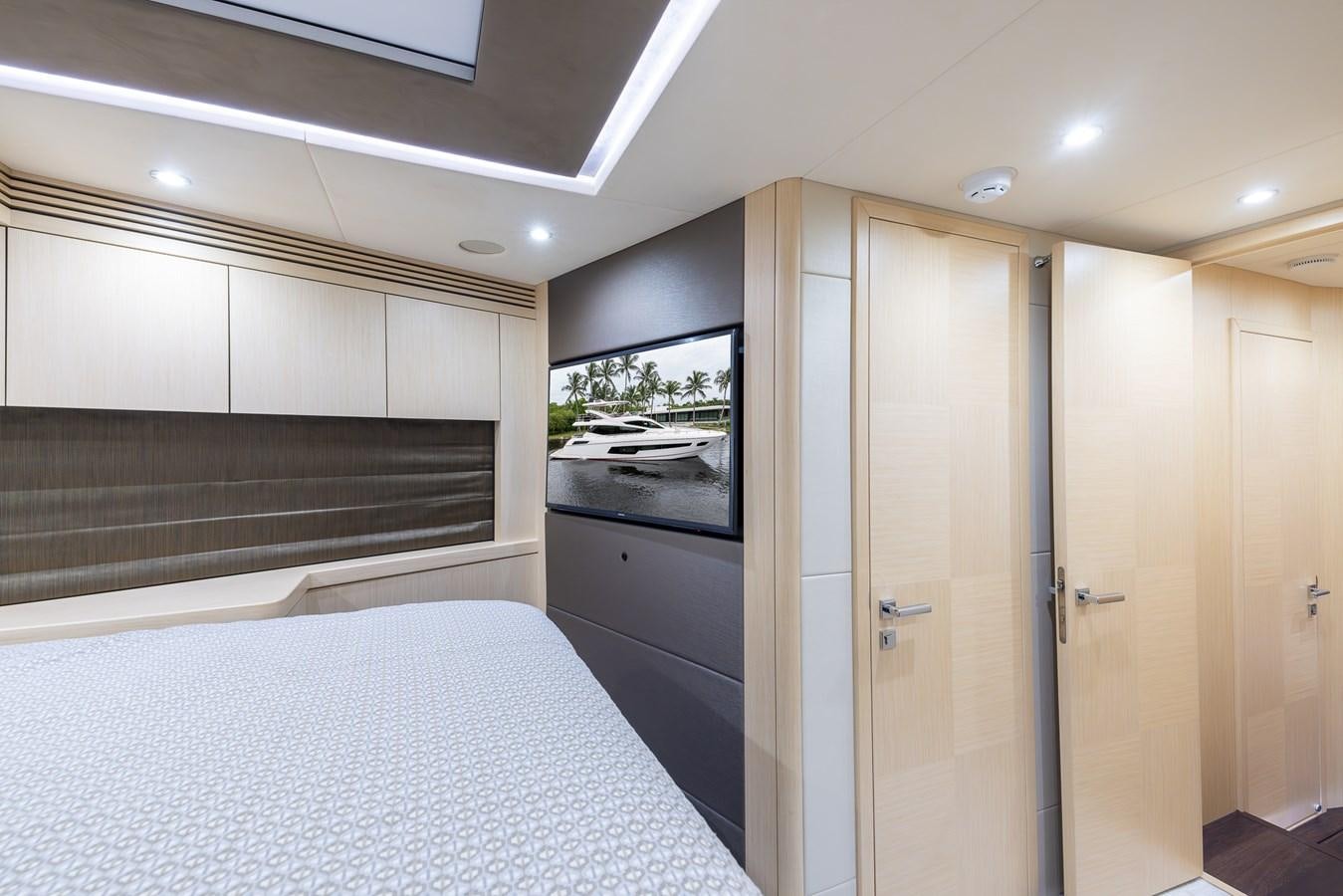 a room with a bed and a door aboard 2018 SUNSEEKER 75 YACHT Yacht for Sale