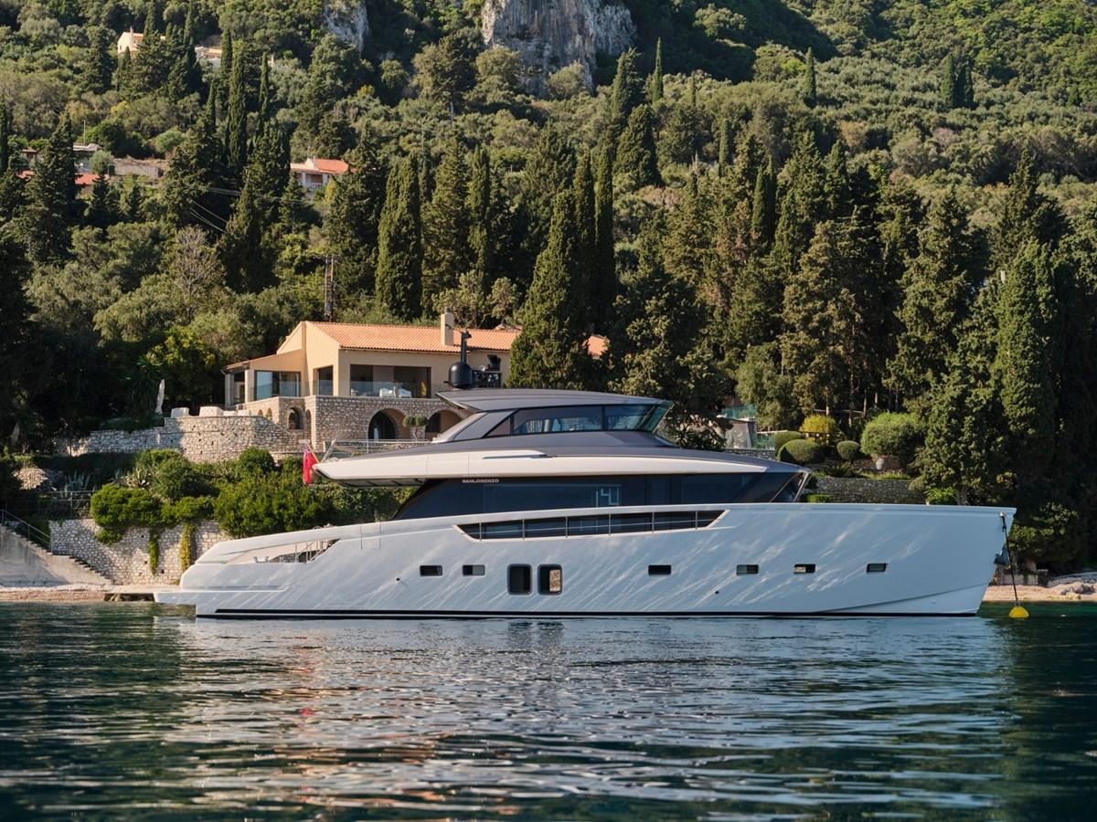 a boat on the water aboard 2022 SANLORENZO SX76 #72 Yacht for Sale
