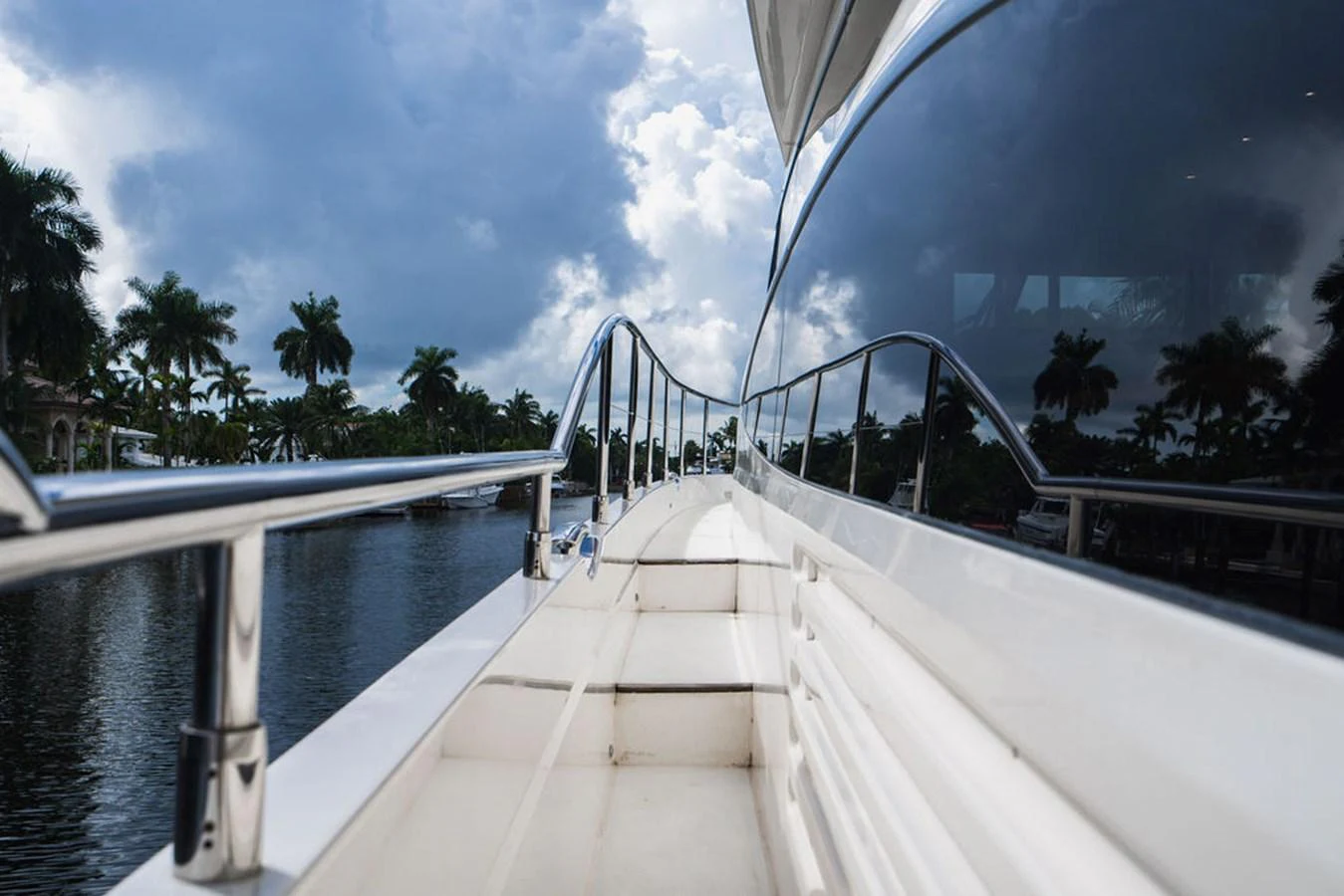 a long white bridge aboard EMPIRE SUN Yacht for Sale
