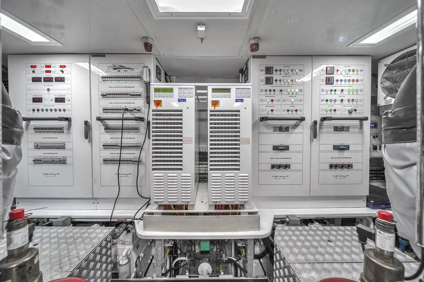 a machine with many wires aboard 95 RAISED PILOTHOUSE Yacht for Sale