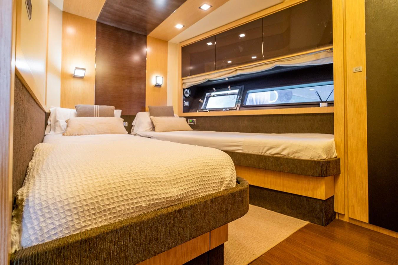 a room with a bed and a tv aboard CANADOS 90 #4 Yacht for Sale