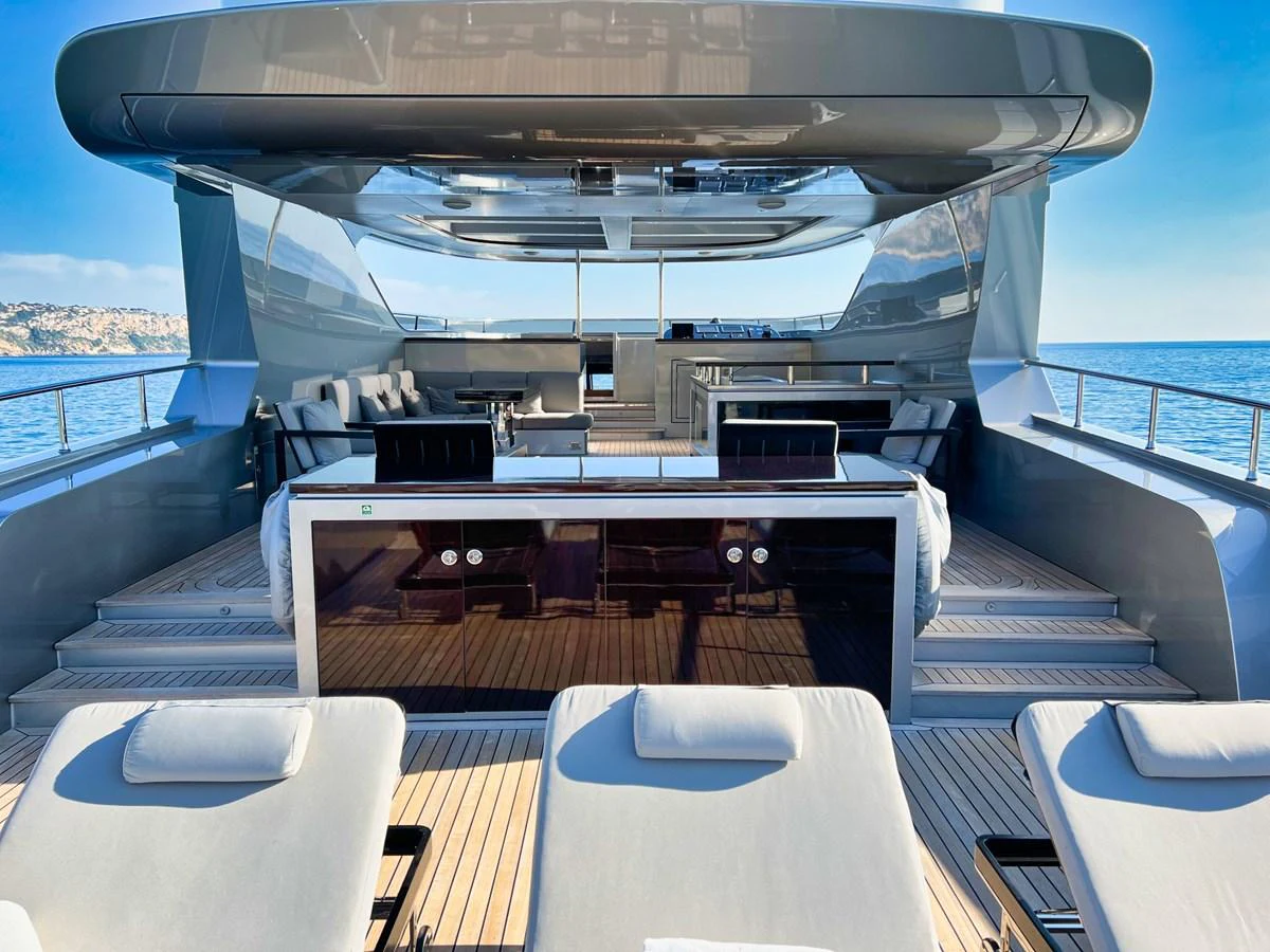 The flybridge offers a spacious and luxurious area for relaxation and entertainment with ample seating and sun loungers. aboard SMOOTH OPERATOR Yacht for Sale