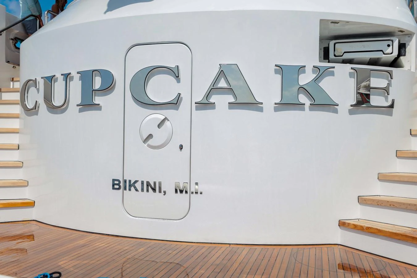 text aboard CUPCAKE Yacht for Sale