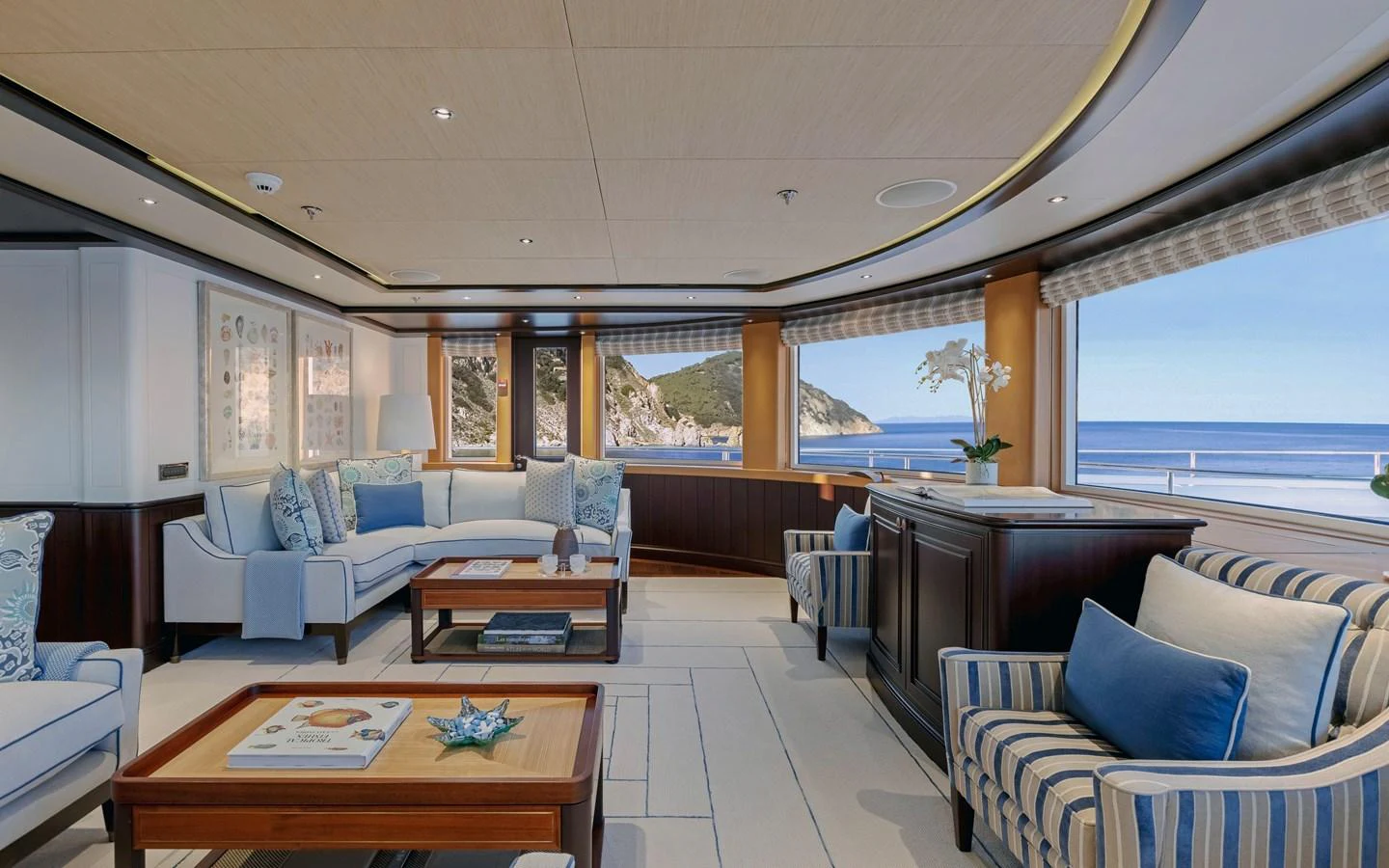 The salon offers a spacious and elegant area with panoramic views of the sea. aboard BATON ROUGE Yacht for Sale