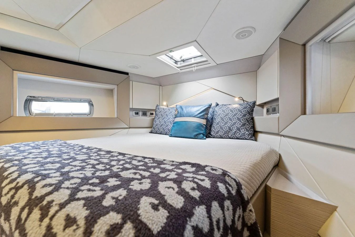 A cozy stateroom featuring a comfortable bed with elegant bedding and modern decor. aboard QUANTUM Yacht for Sale