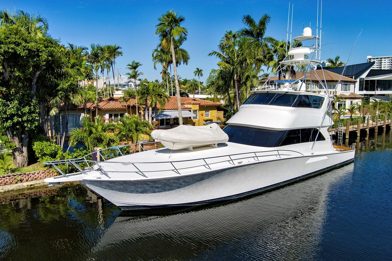 a boat docked at a pier aboard VKY74038A808 Yacht for Sale