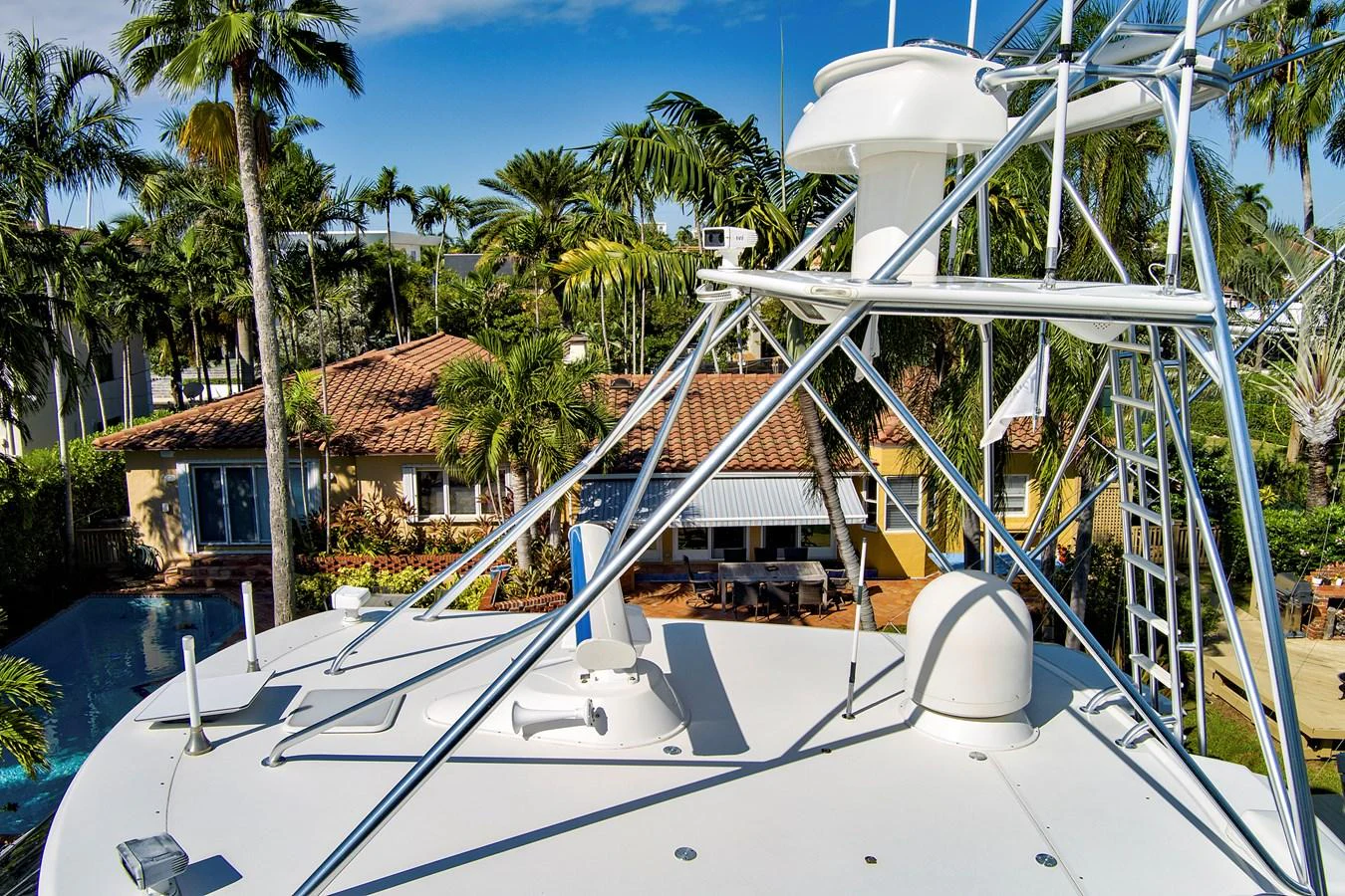 a white slide in front of a house aboard VKY74038A808 Yacht for Sale