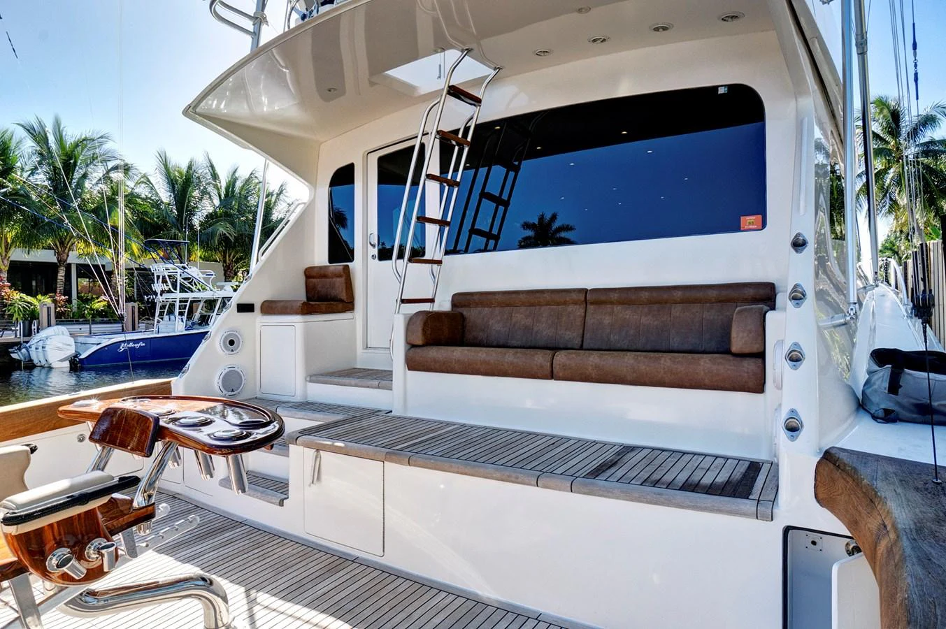 a boat with a bench aboard VKY74038A808 Yacht for Sale
