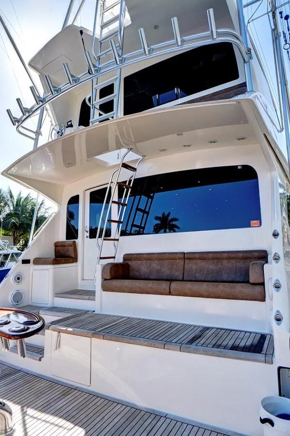a modern house with a staircase aboard VKY74038A808 Yacht for Sale