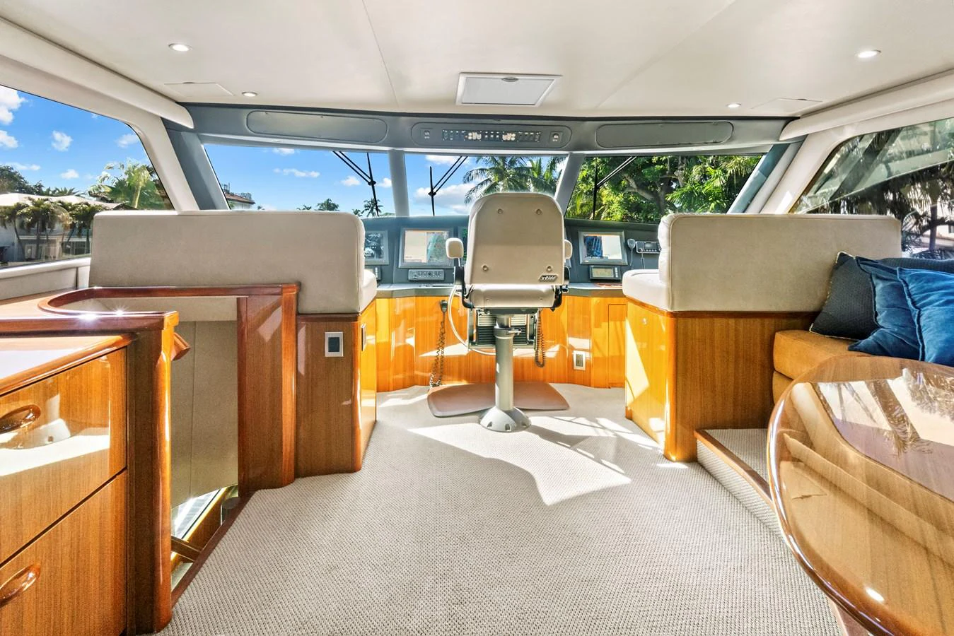 inside of a vehicle aboard VKY74038A808 Yacht for Sale