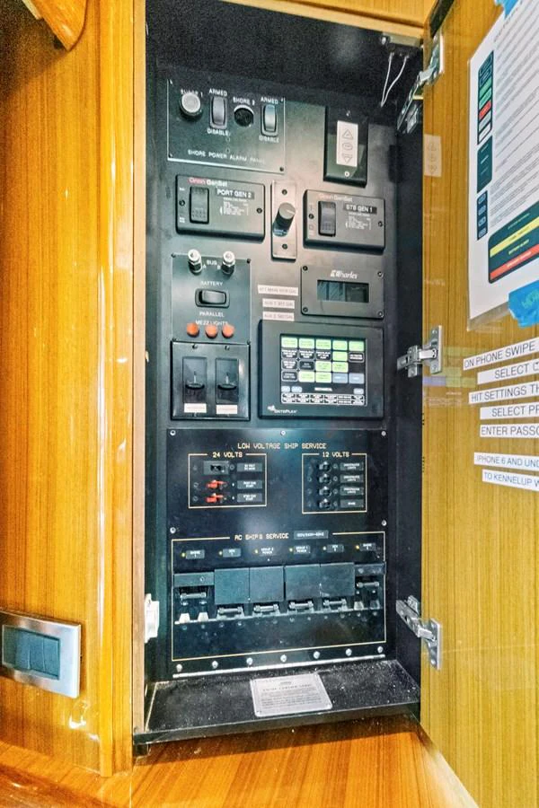 a black rectangular object with buttons aboard VKY74038A808 Yacht for Sale