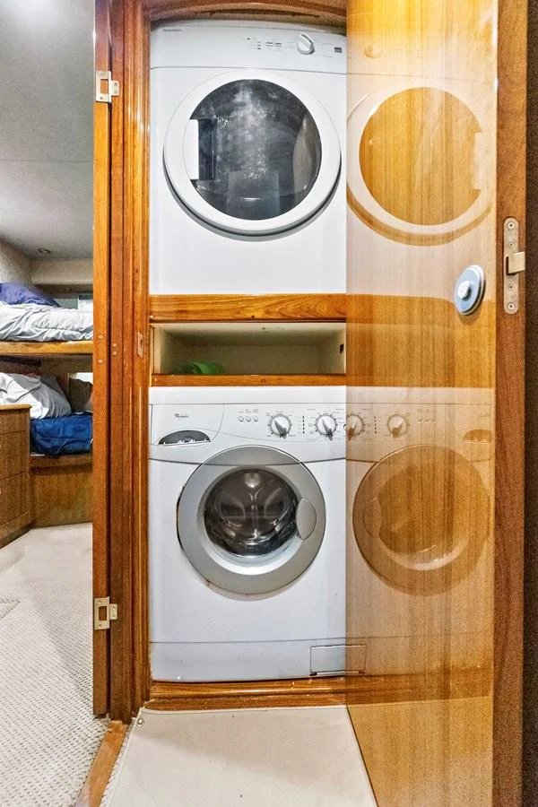 a white washing machine aboard VKY74038A808 Yacht for Sale