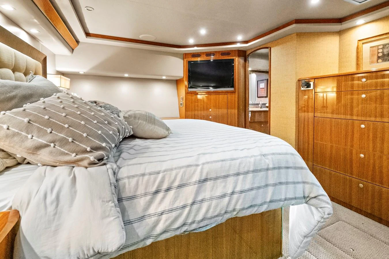 a bed with white sheets aboard VKY74038A808 Yacht for Sale