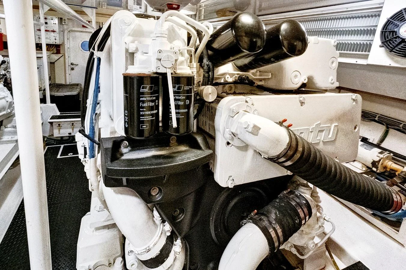 a machine in a factory aboard VKY74038A808 Yacht for Sale