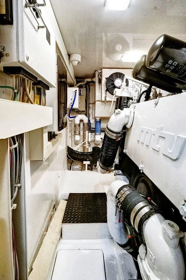 a room with a machine aboard VKY74038A808 Yacht for Sale