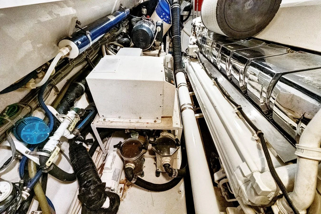 a machine with a large piece of equipment on it aboard VKY74038A808 Yacht for Sale