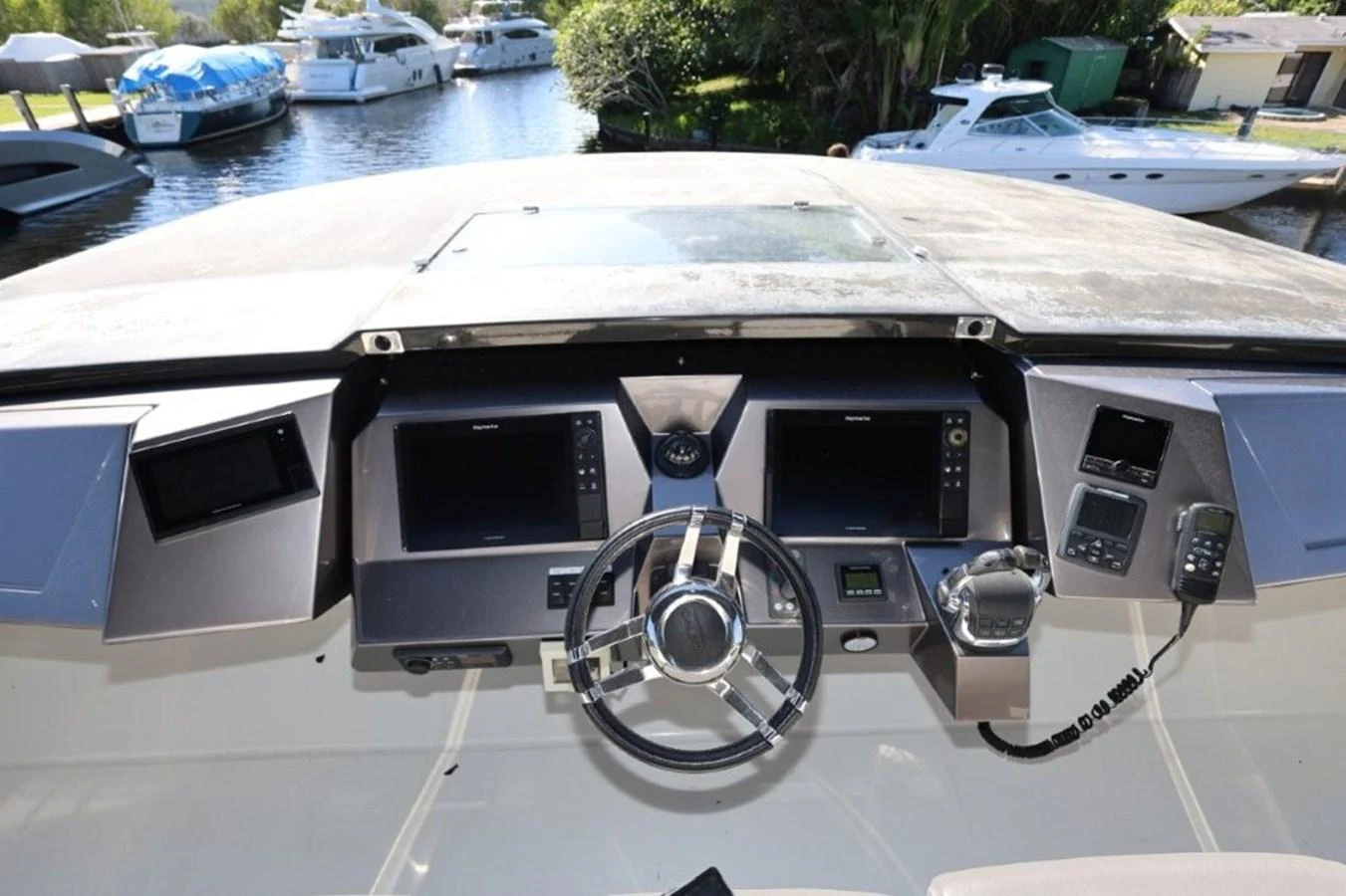 a car with a screen and a fan on the roof aboard GLN65001J819 Yacht for Sale