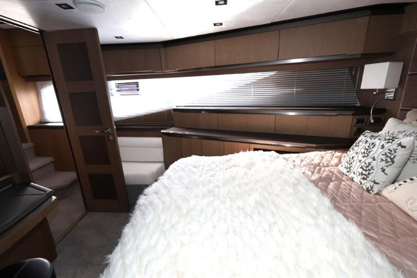 a room with a bed and a desk aboard GLN65001J819 Yacht for Sale