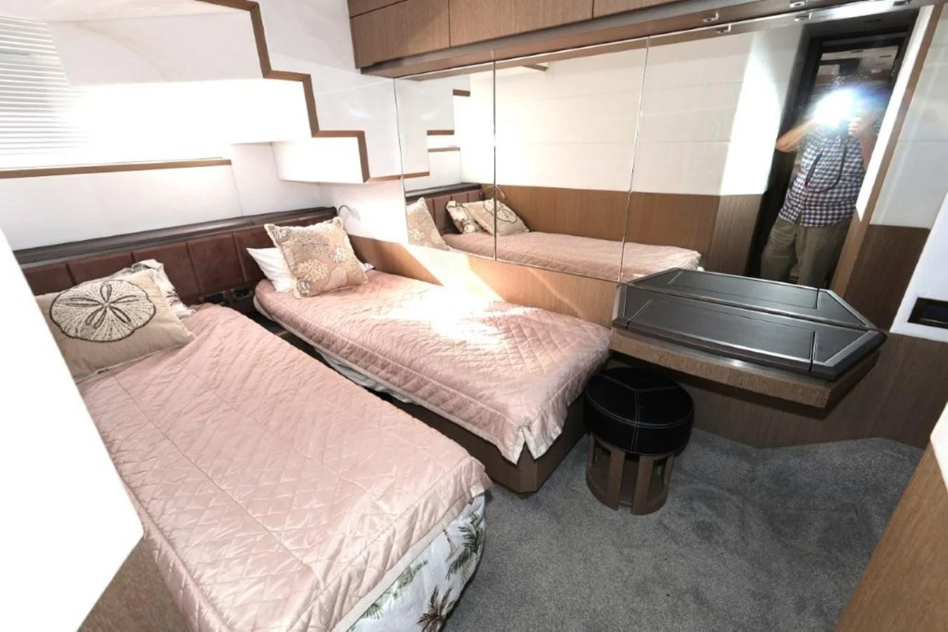 a person taking a picture of a hotel room aboard GLN65001J819 Yacht for Sale