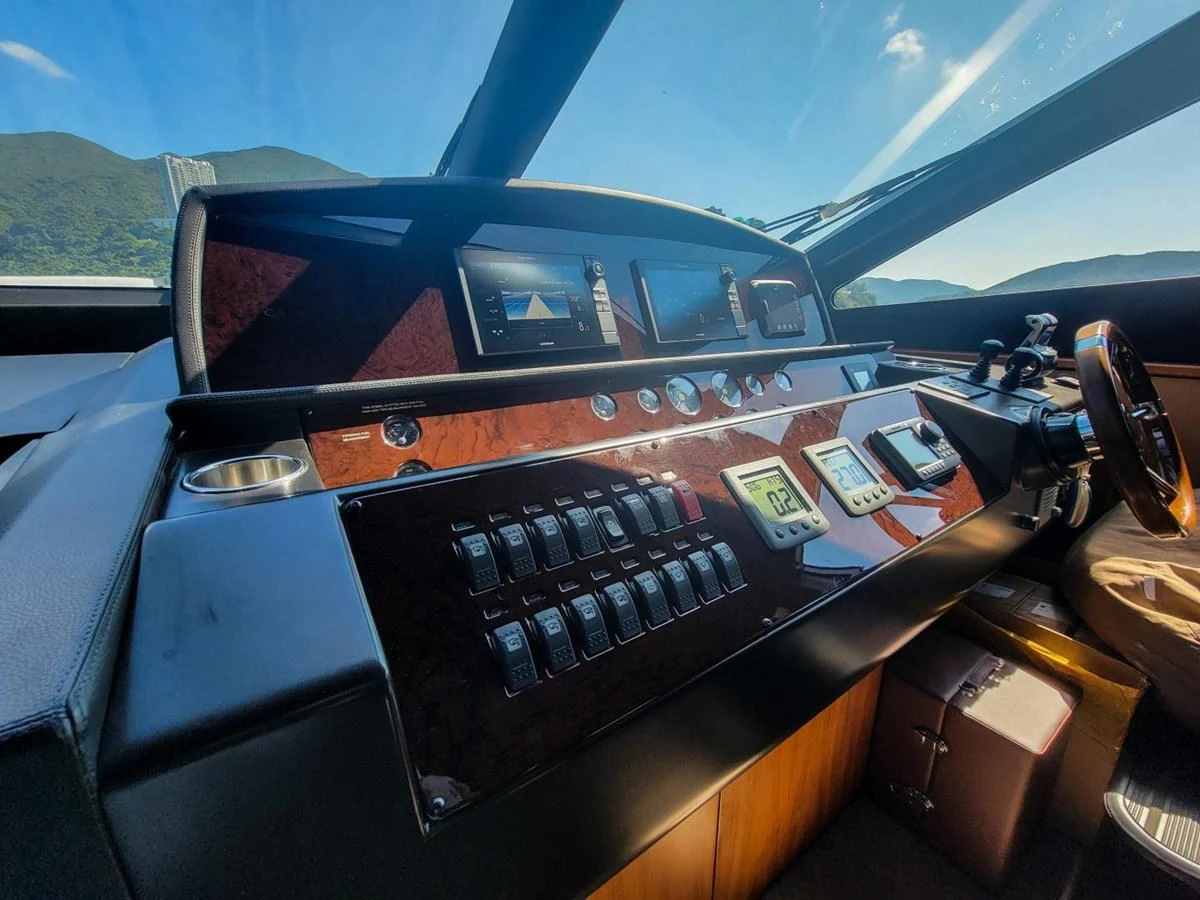 the inside of a car aboard 2008 SUNSEEKER 90  @ ACAPULCO Yacht for Sale