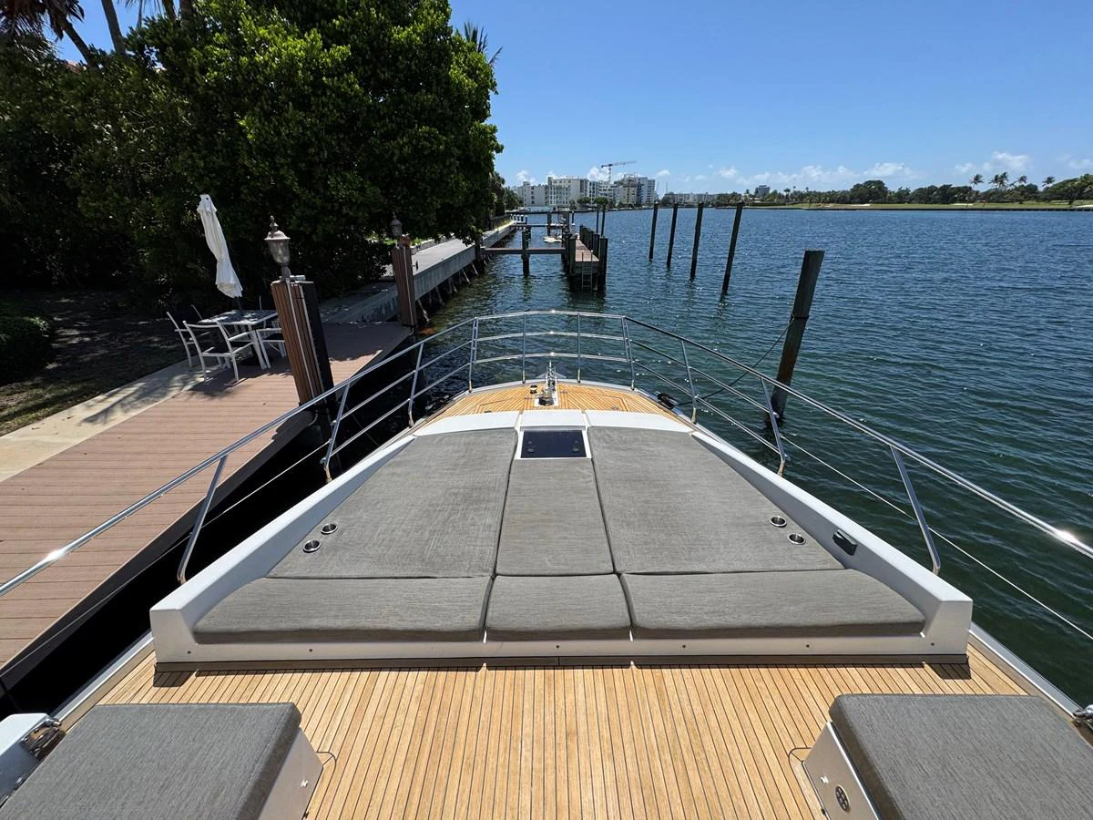 a deck on a boat aboard XAX66046F718 Yacht for Sale