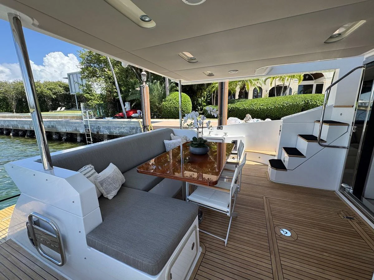 inside of a house aboard XAX66046F718 Yacht for Sale