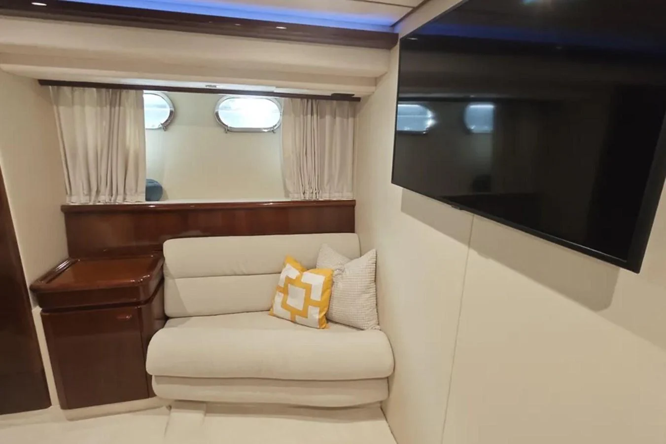 a room with a bed and a desk aboard HINXXLVI02 Yacht for Sale