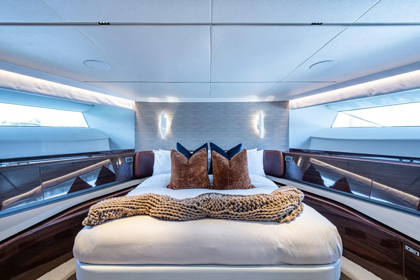 a bed on a train aboard SPLASH Yacht for Sale