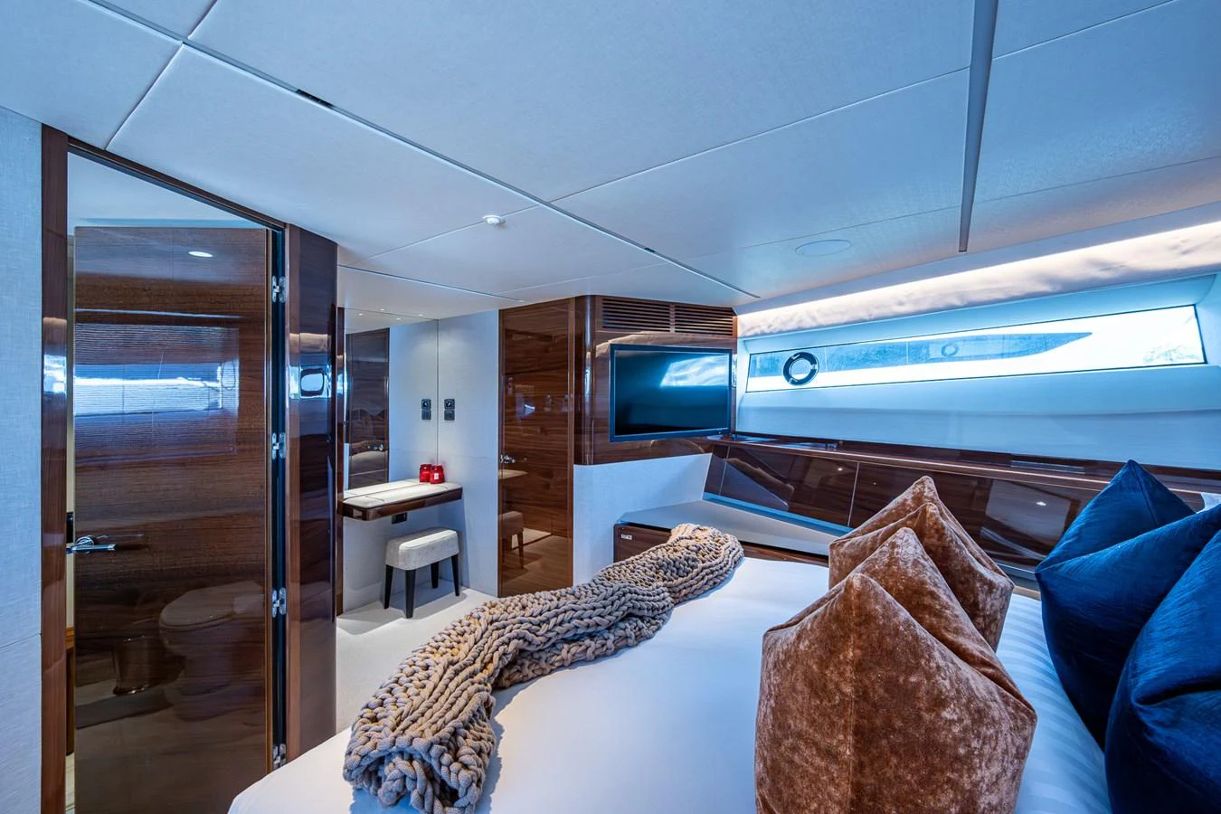 a room with a bed and a tv aboard SPLASH Yacht for Sale