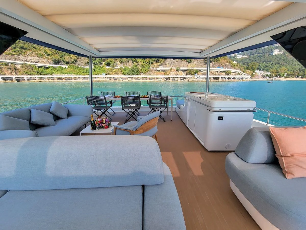 The sundeck offers a luxurious space with comfortable seating, a dining area, and a hot tub, all with stunning views. aboard LAGOON SIXTY 7 Yacht for Sale