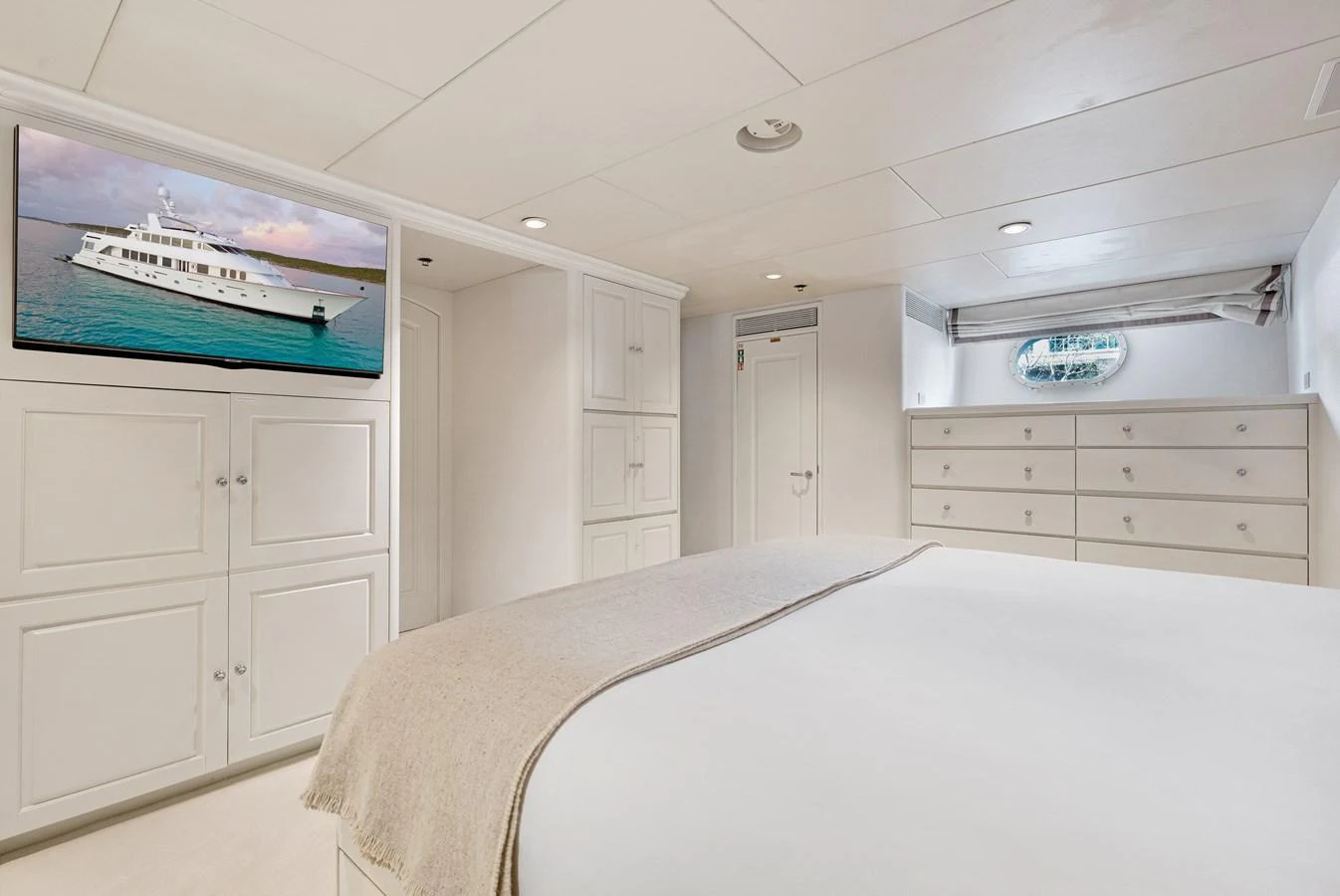 a hospital room with a bed aboard CHANSON Yacht for Sale